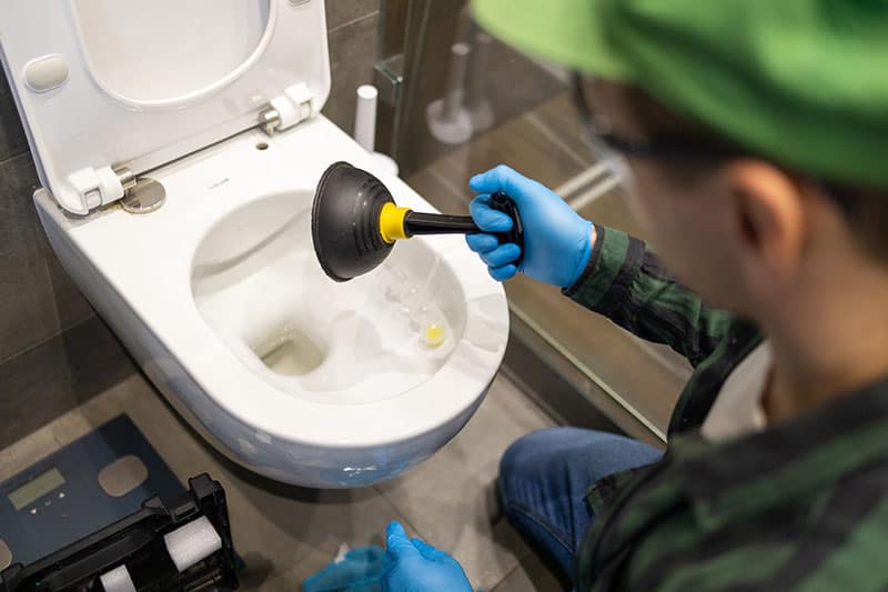 what-to-do-with-a-clogged-toilet-1